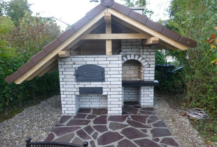 Holzbackofen mit Grill